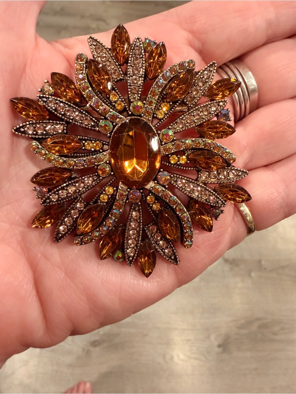 Vintage-Inspired Amber Crystal Sunburst Brooch